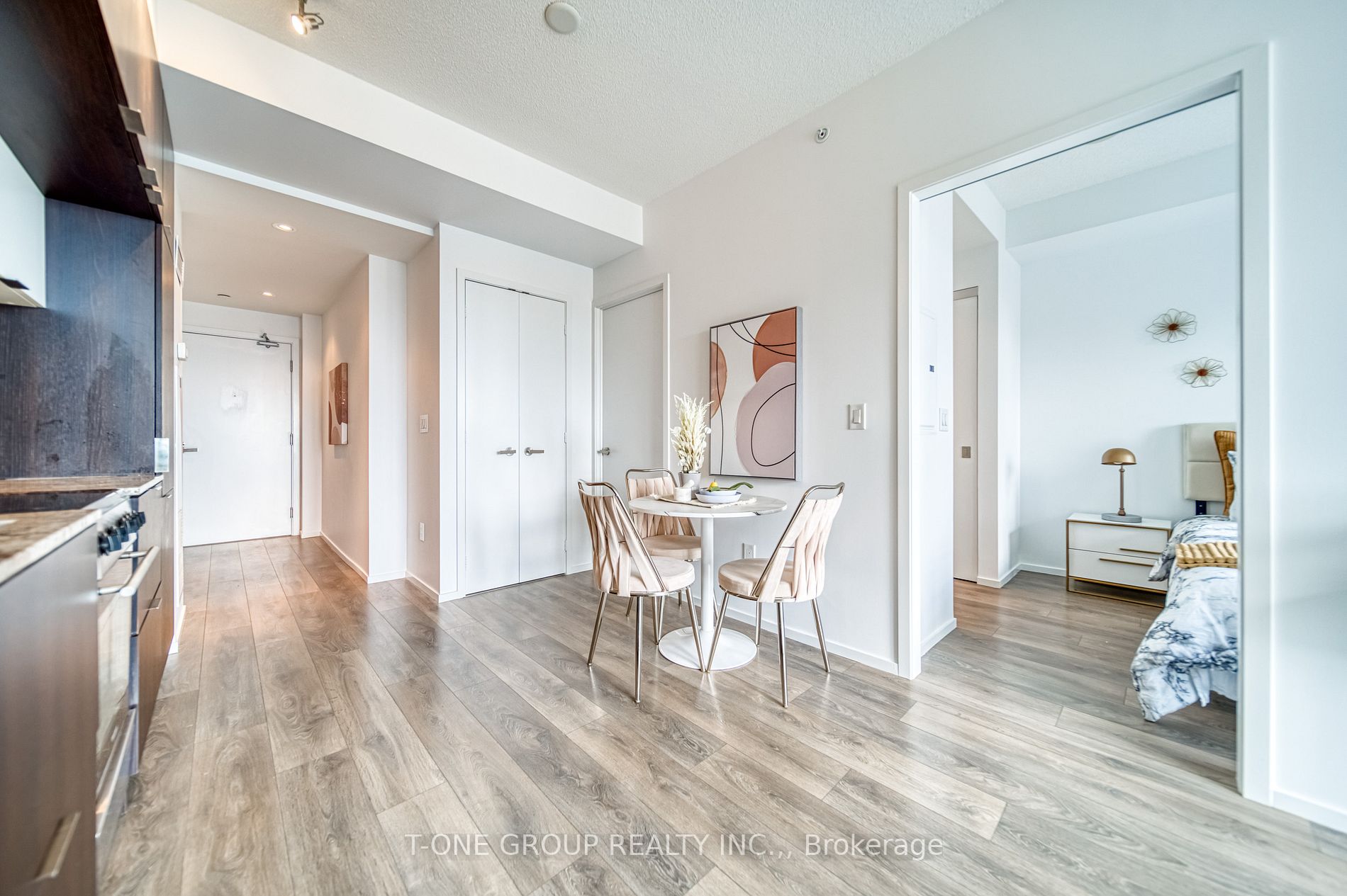 159 Dundas St E, #3402