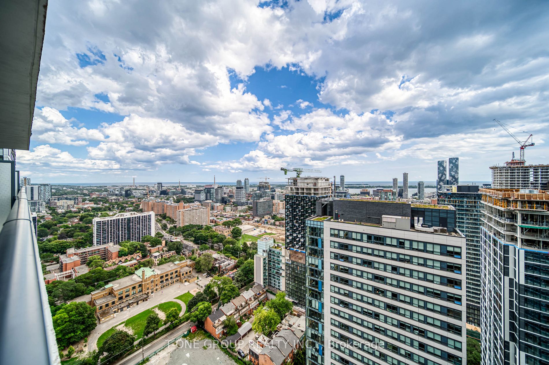 159 Dundas St E, #3402