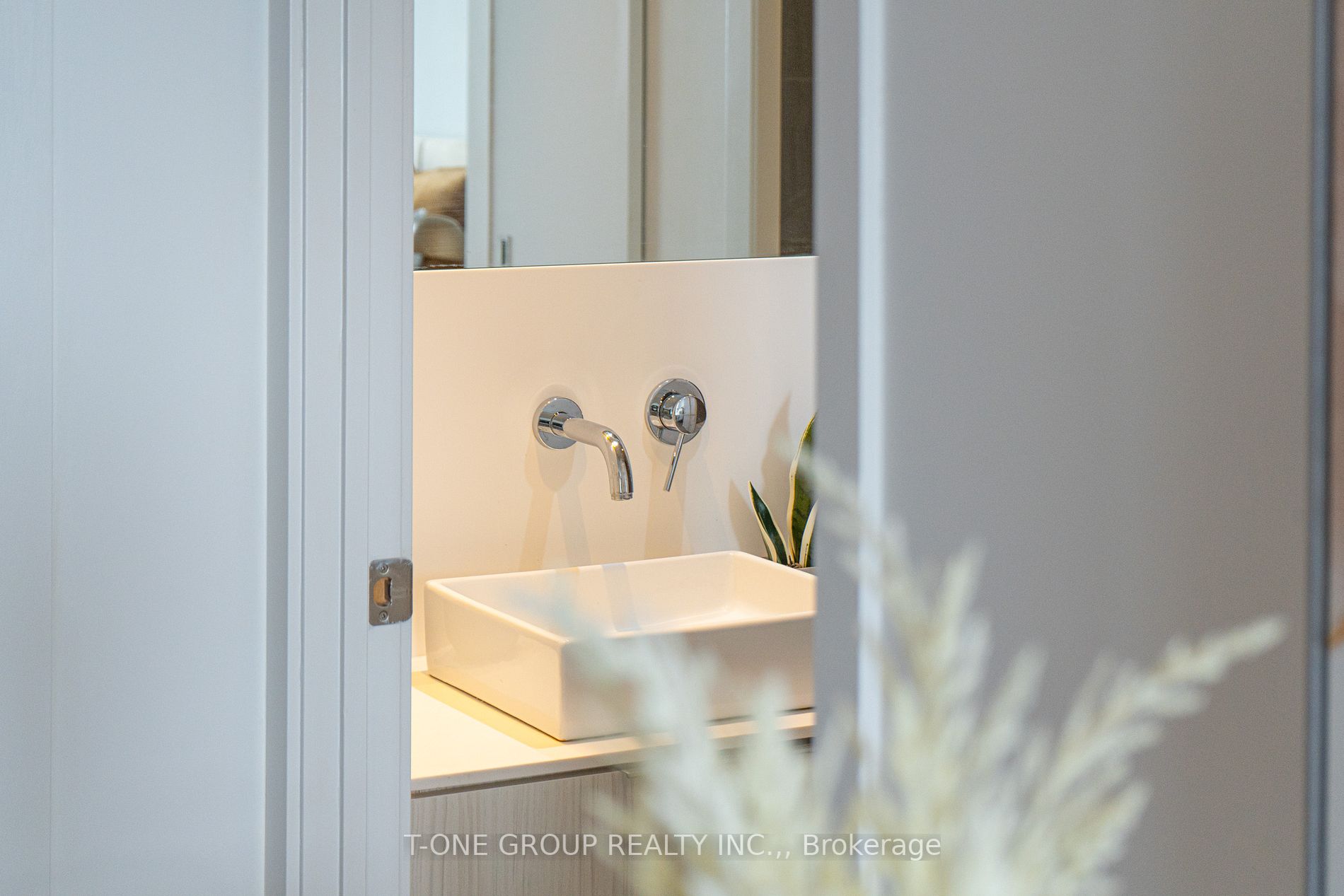 159 Dundas St E, #3402