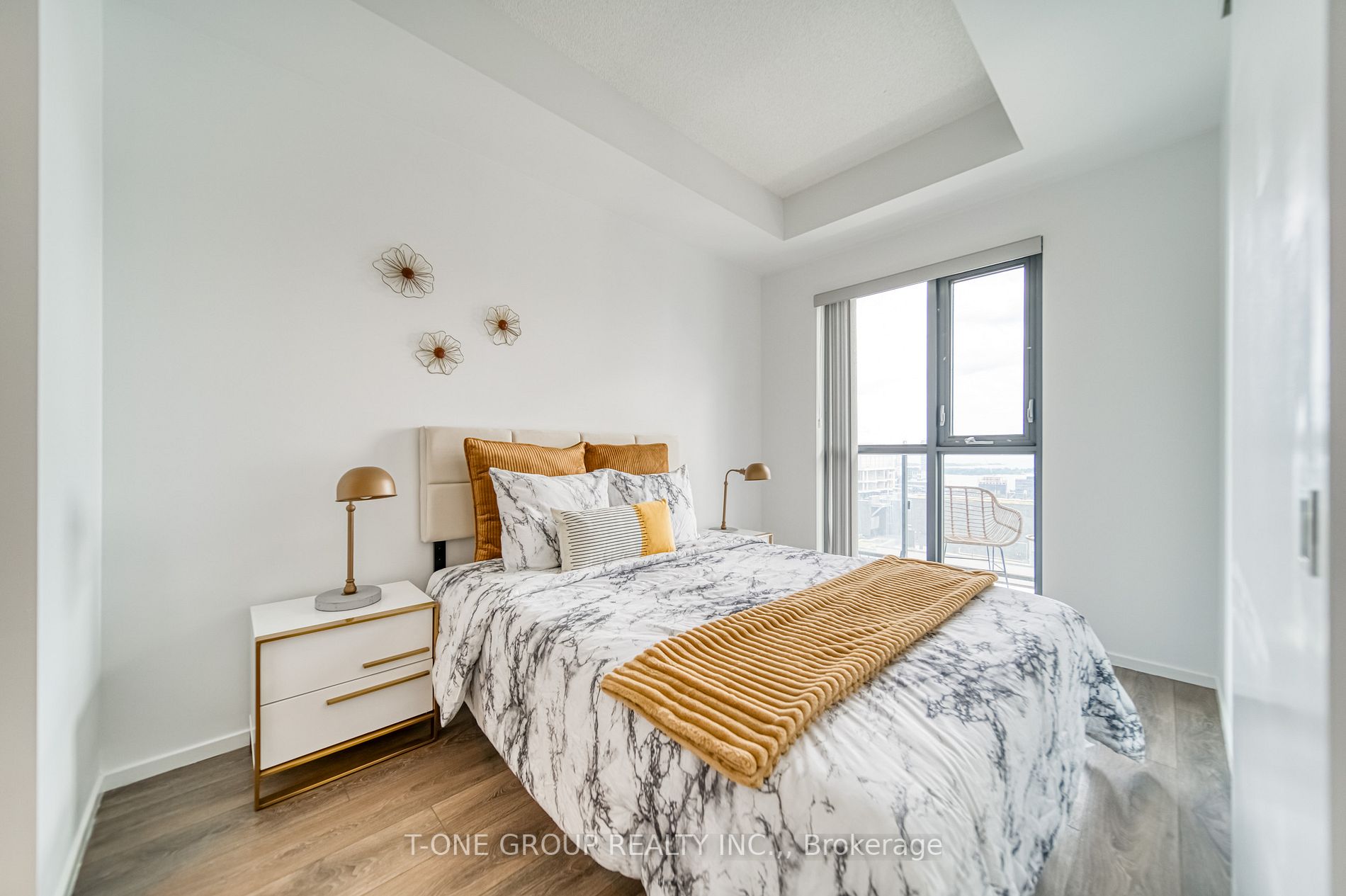 159 Dundas St E, #3402