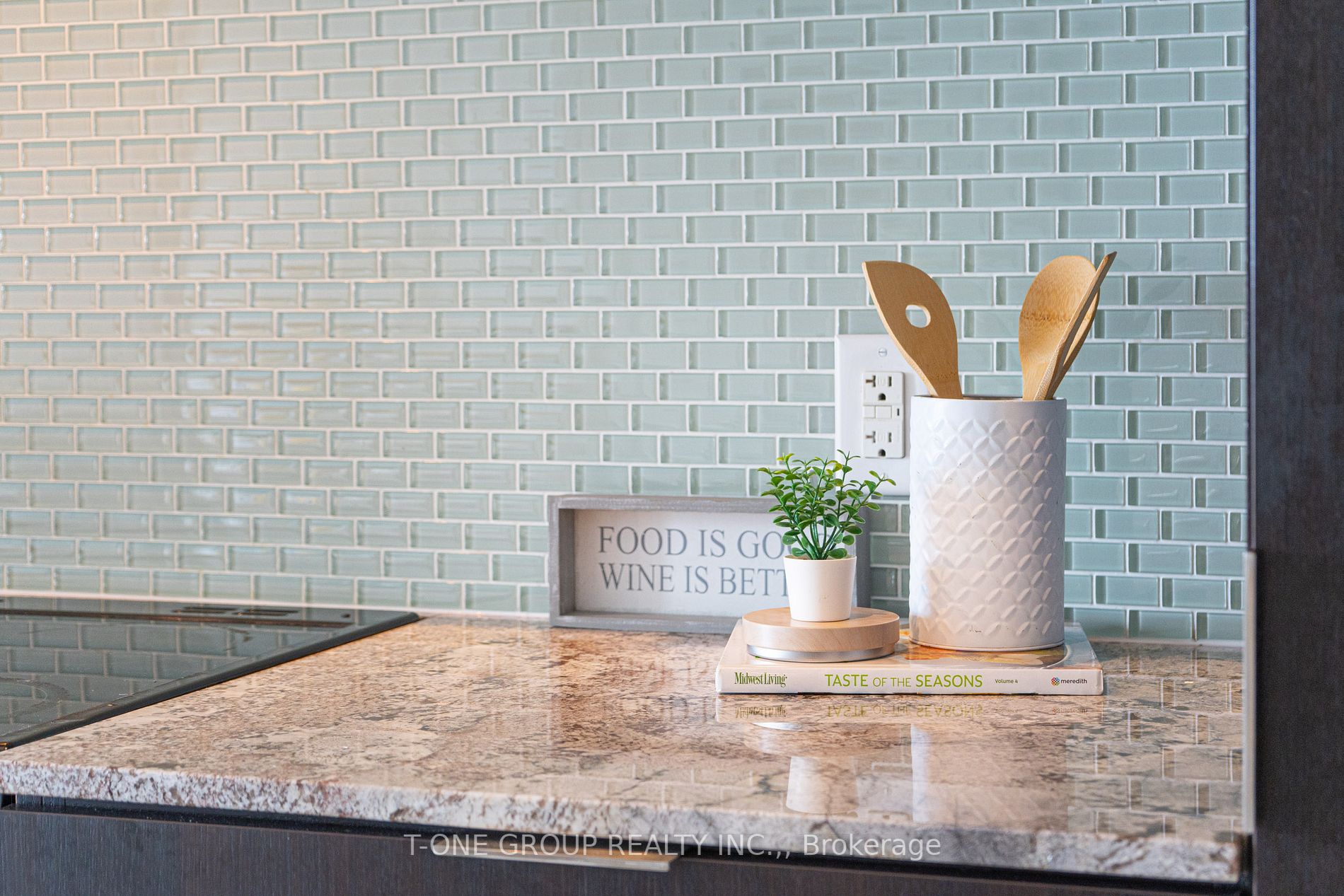 159 Dundas St E, #3402