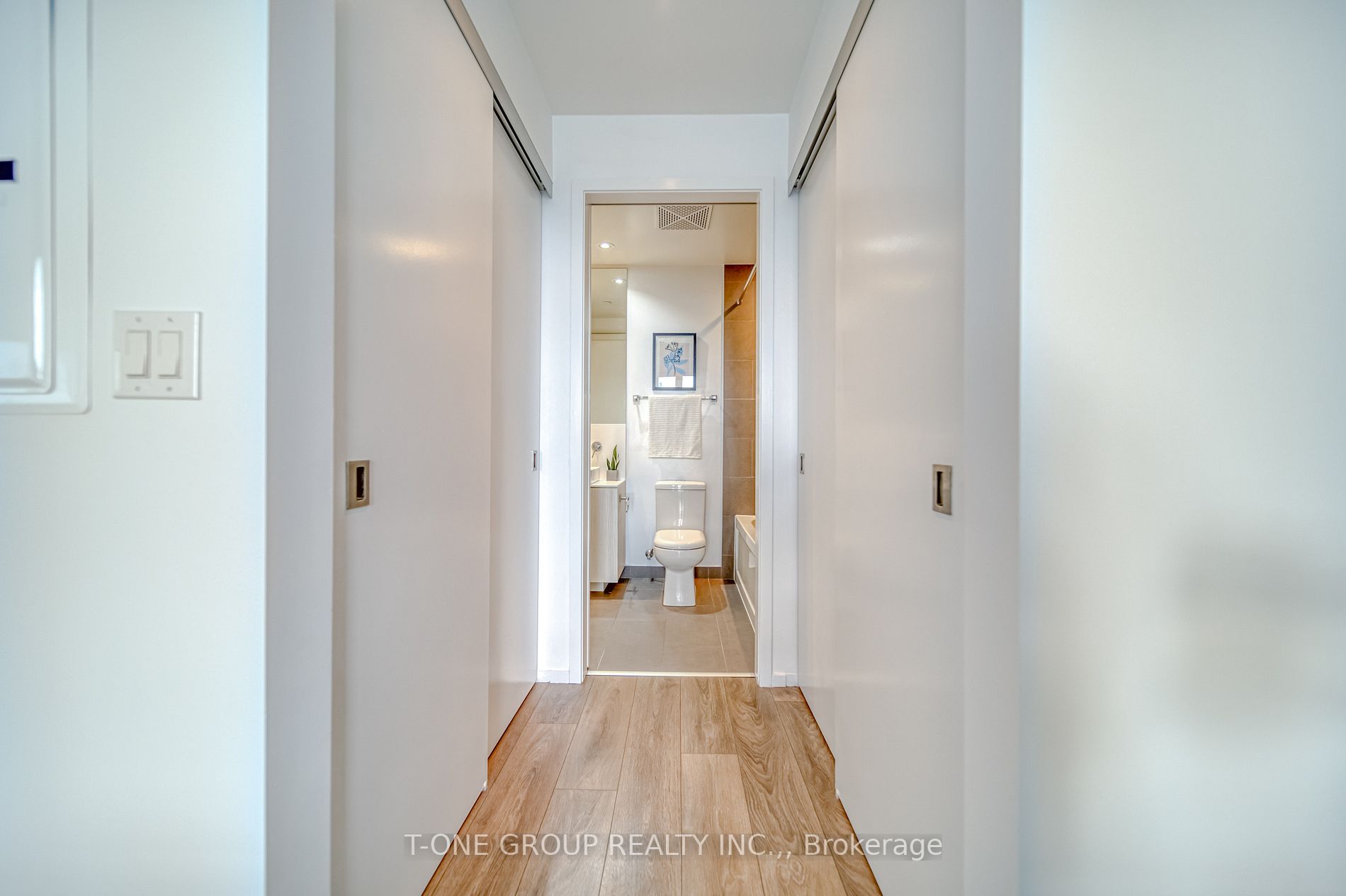 159 Dundas St E, #3402