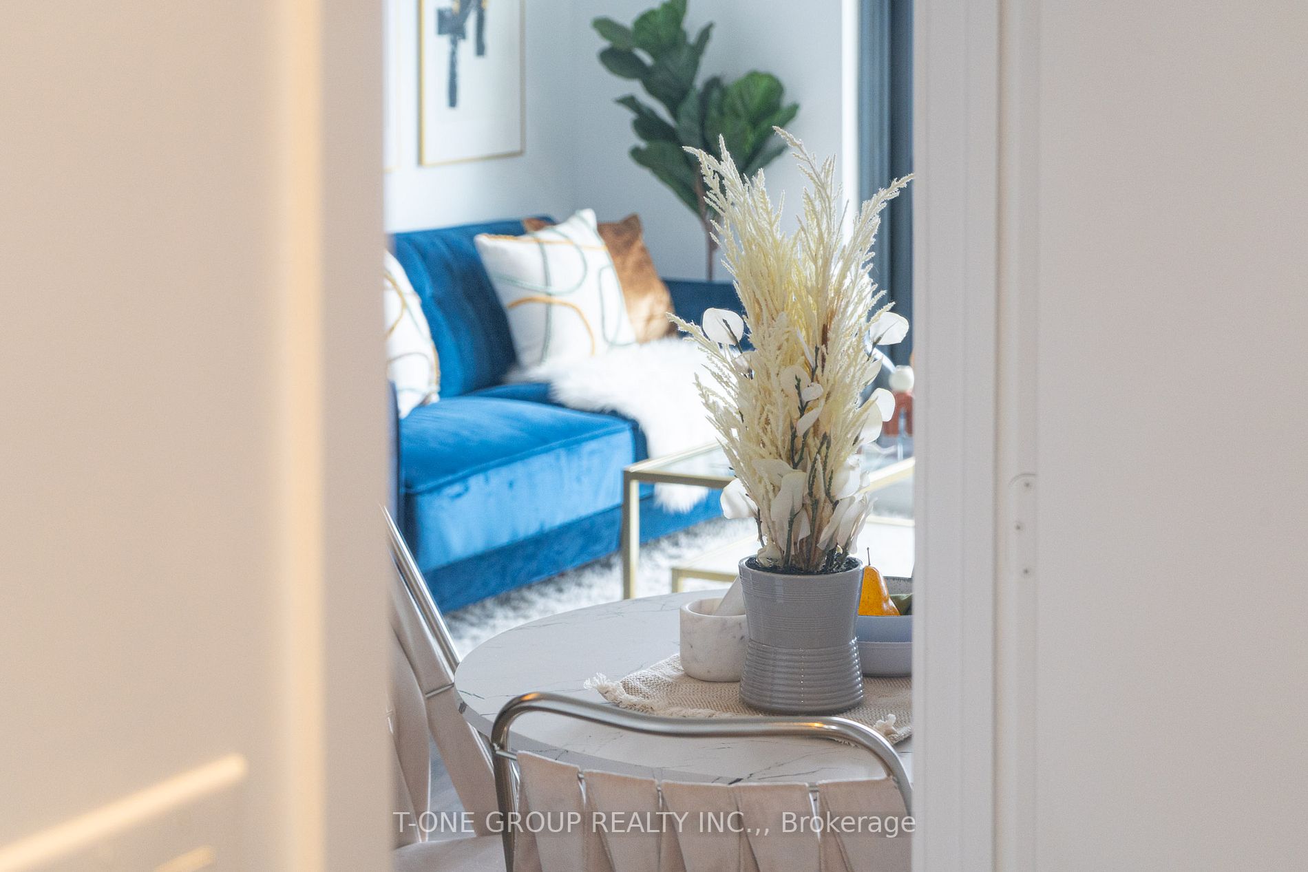 159 Dundas St E, #3402