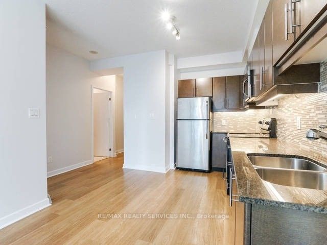 33 Bay St, #506