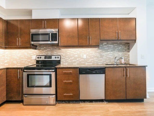 33 Bay St, #506
