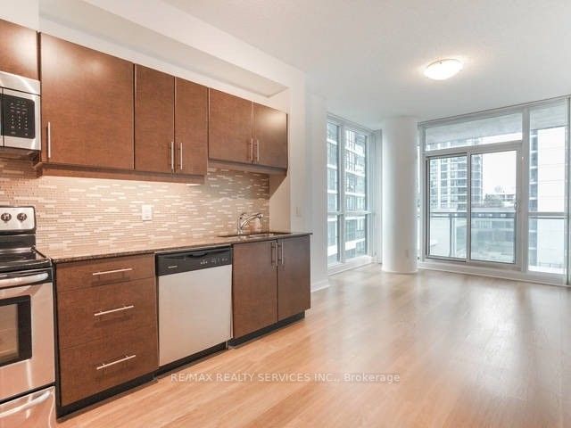 33 Bay St, #506