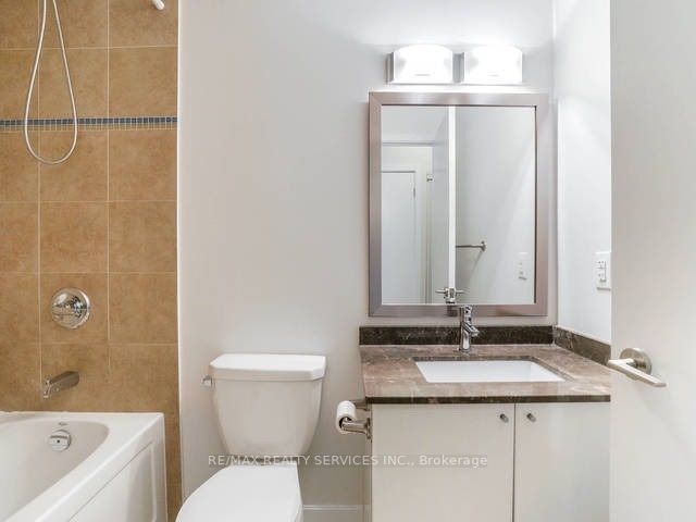 33 Bay St, #506