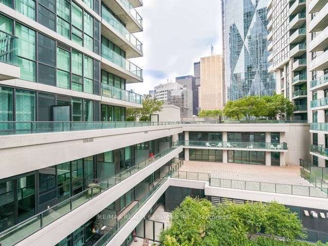 33 Bay St, #506