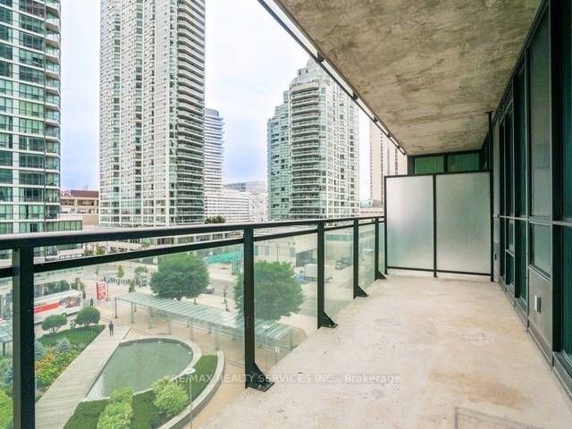 33 Bay St, #506