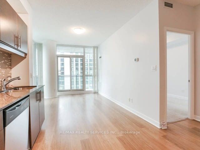 33 Bay St, #506