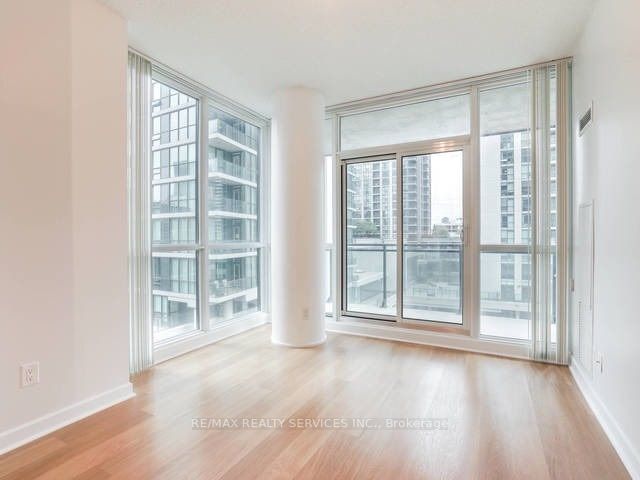 33 Bay St, #506