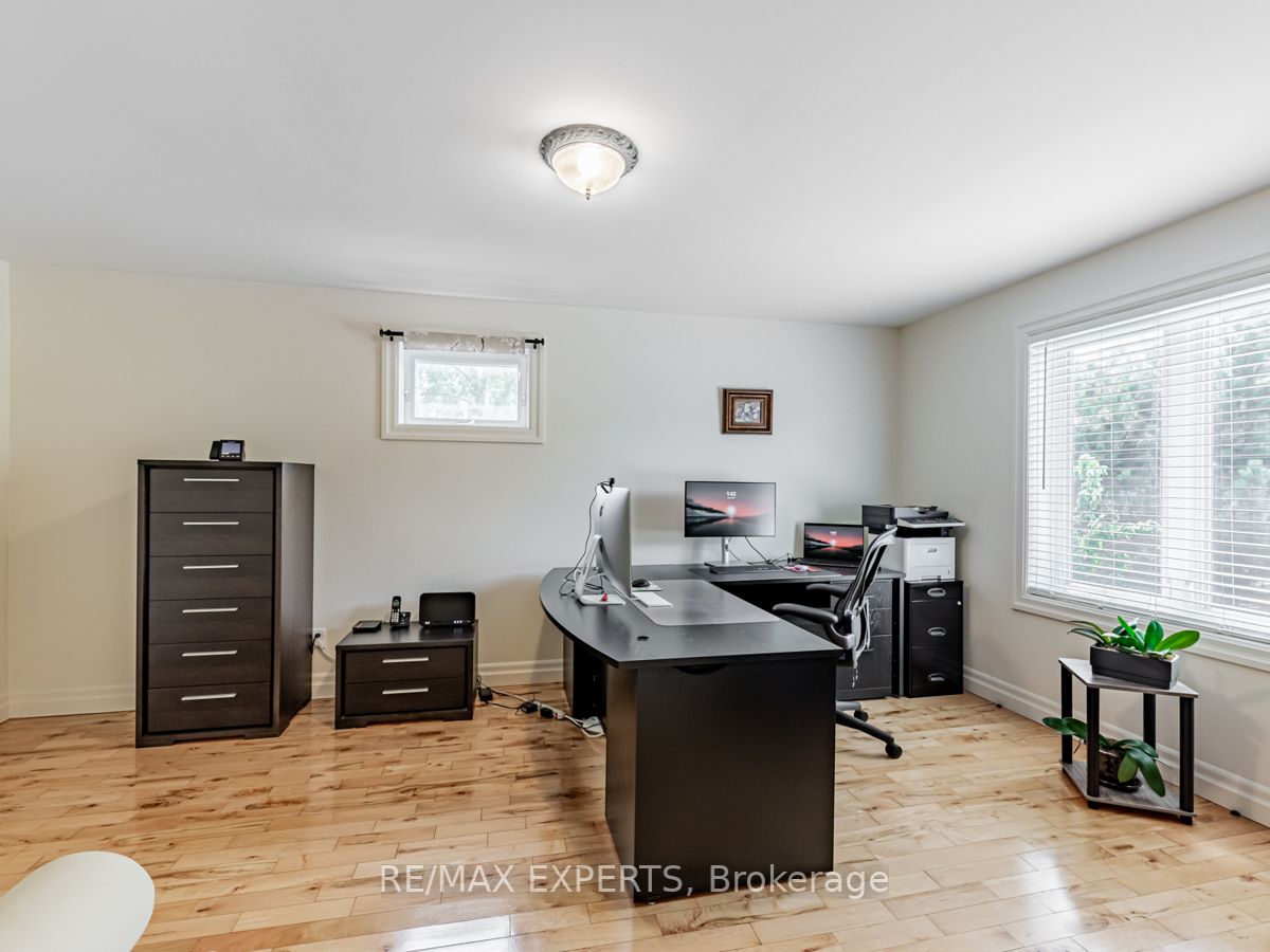 136 Chatsworth Dr