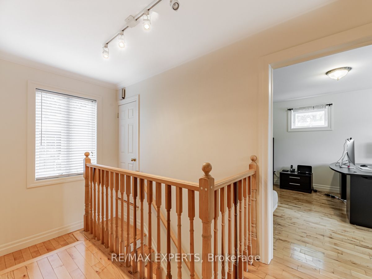 136 Chatsworth Dr