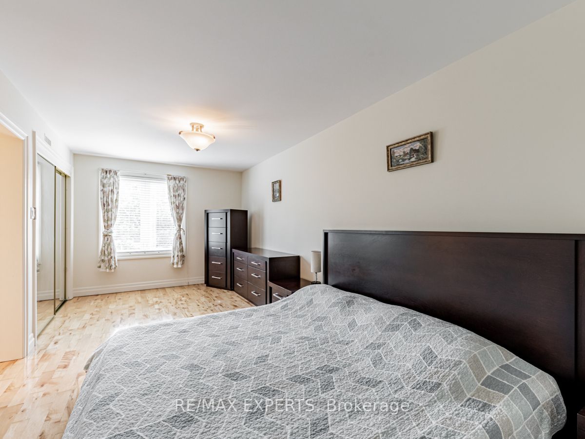 136 Chatsworth Dr