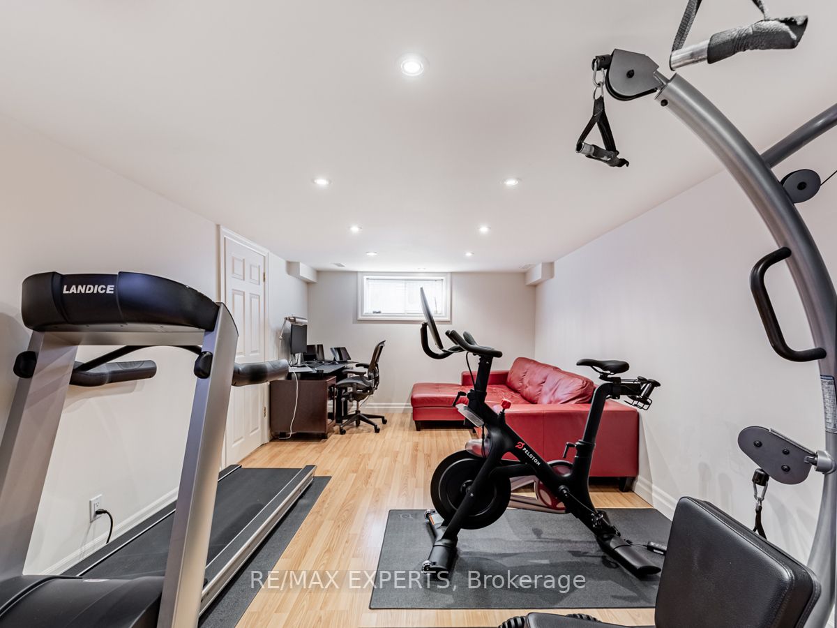 136 Chatsworth Dr