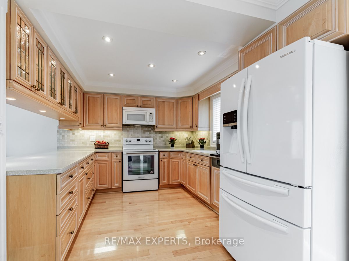 136 Chatsworth Dr