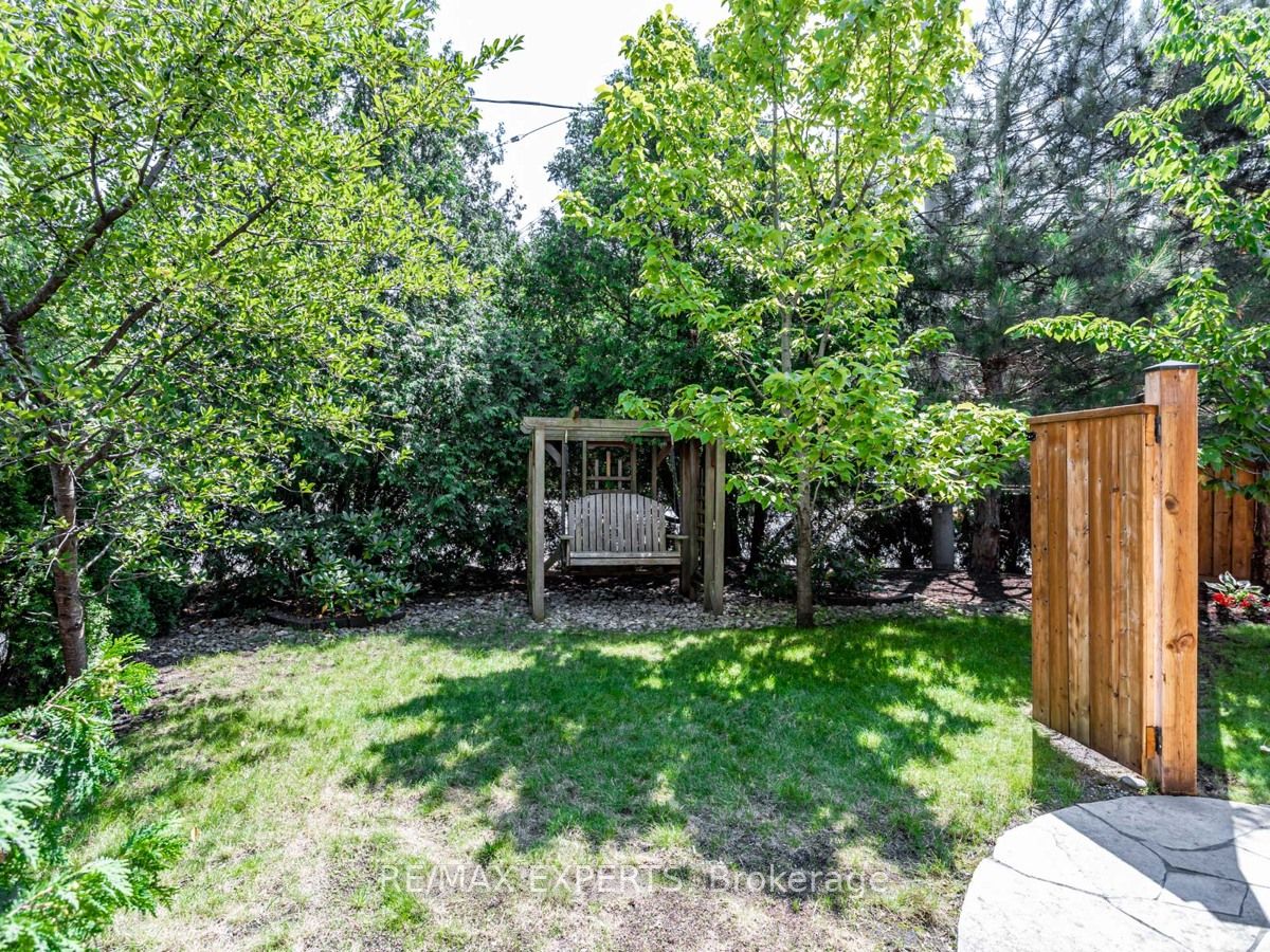 136 Chatsworth Dr