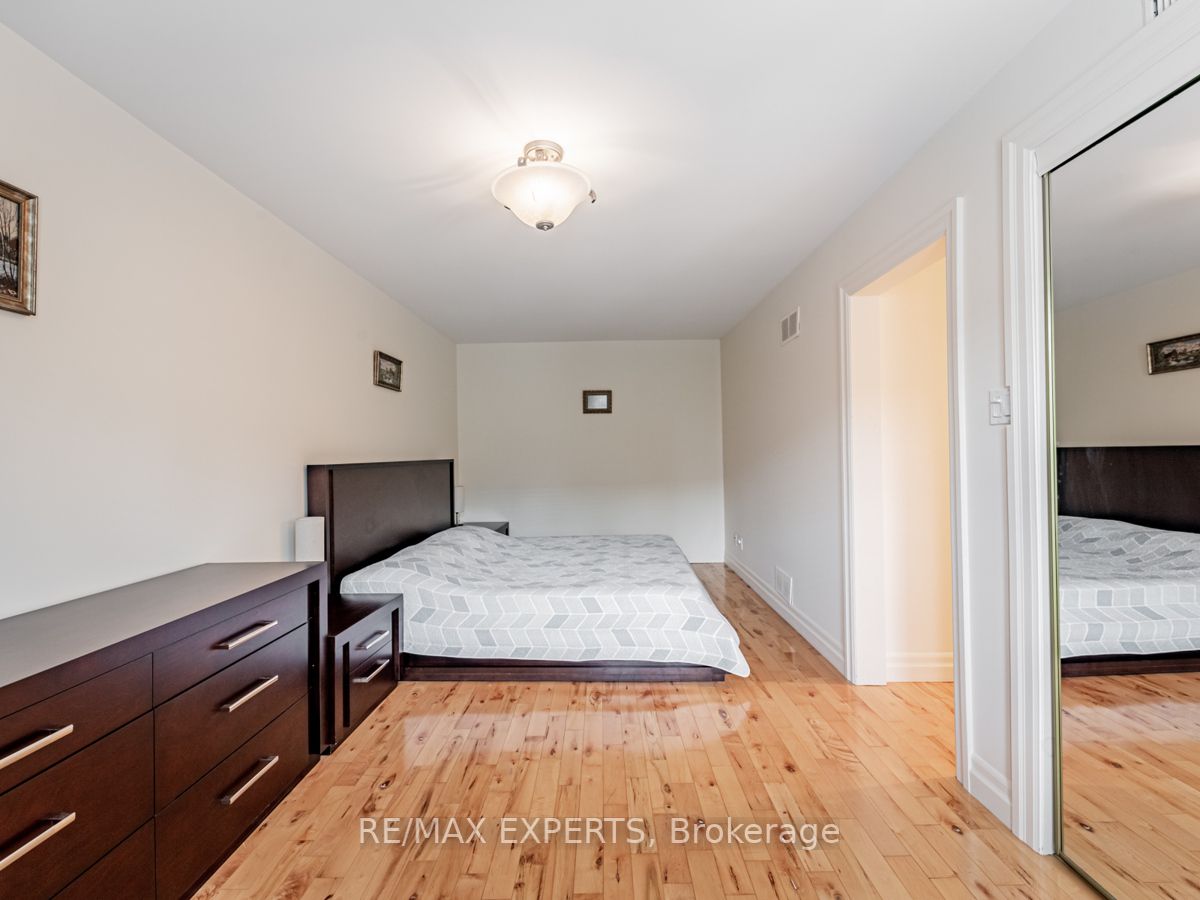 136 Chatsworth Dr