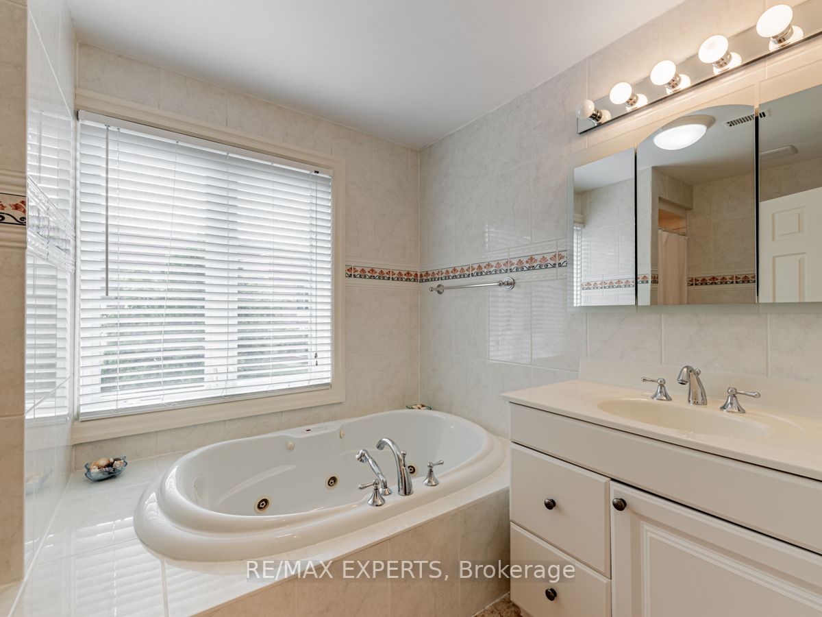 136 Chatsworth Dr