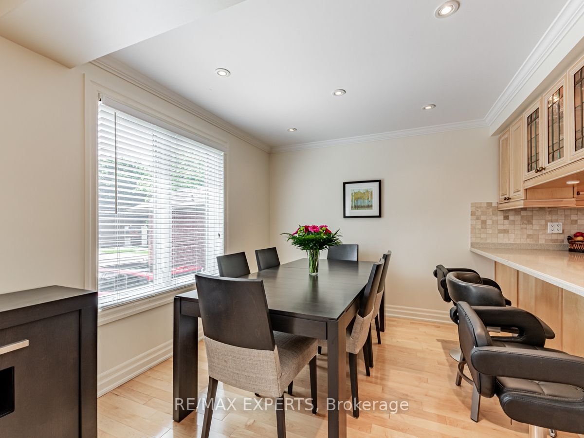 136 Chatsworth Dr