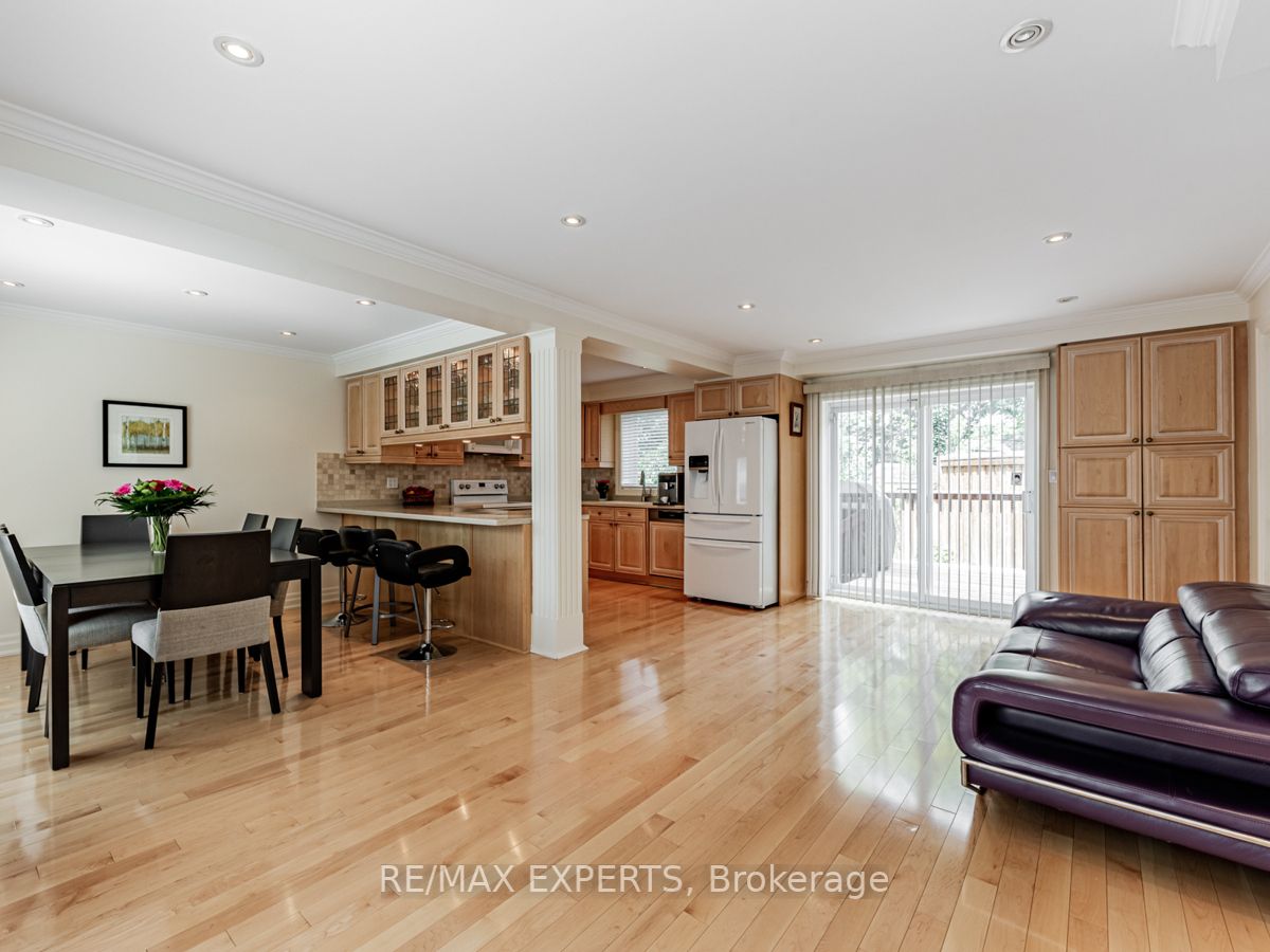 136 Chatsworth Dr