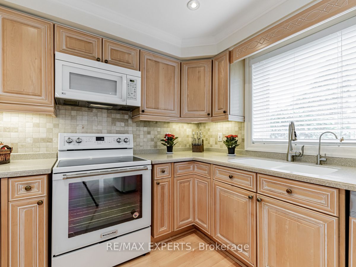 136 Chatsworth Dr
