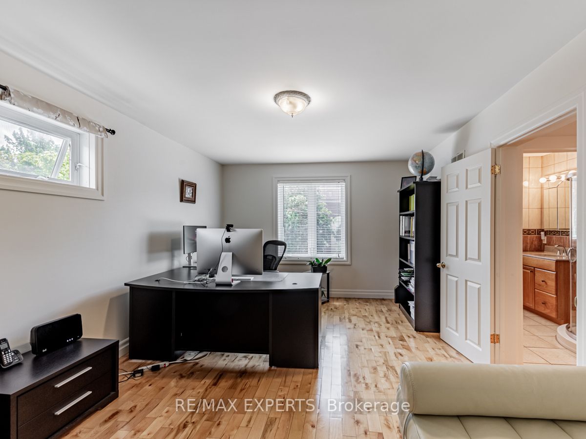 136 Chatsworth Dr