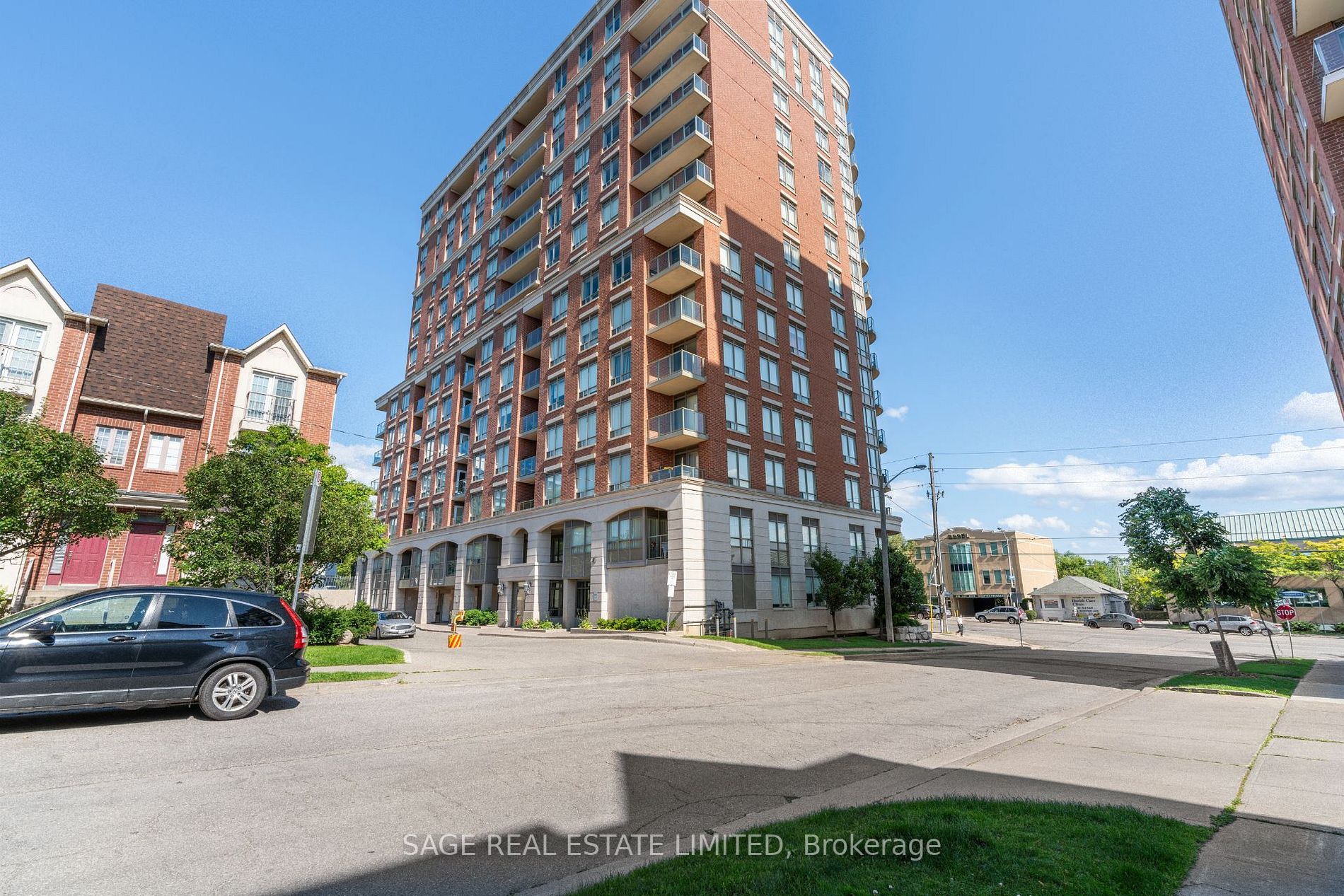 1 Clairtrell Rd, #101