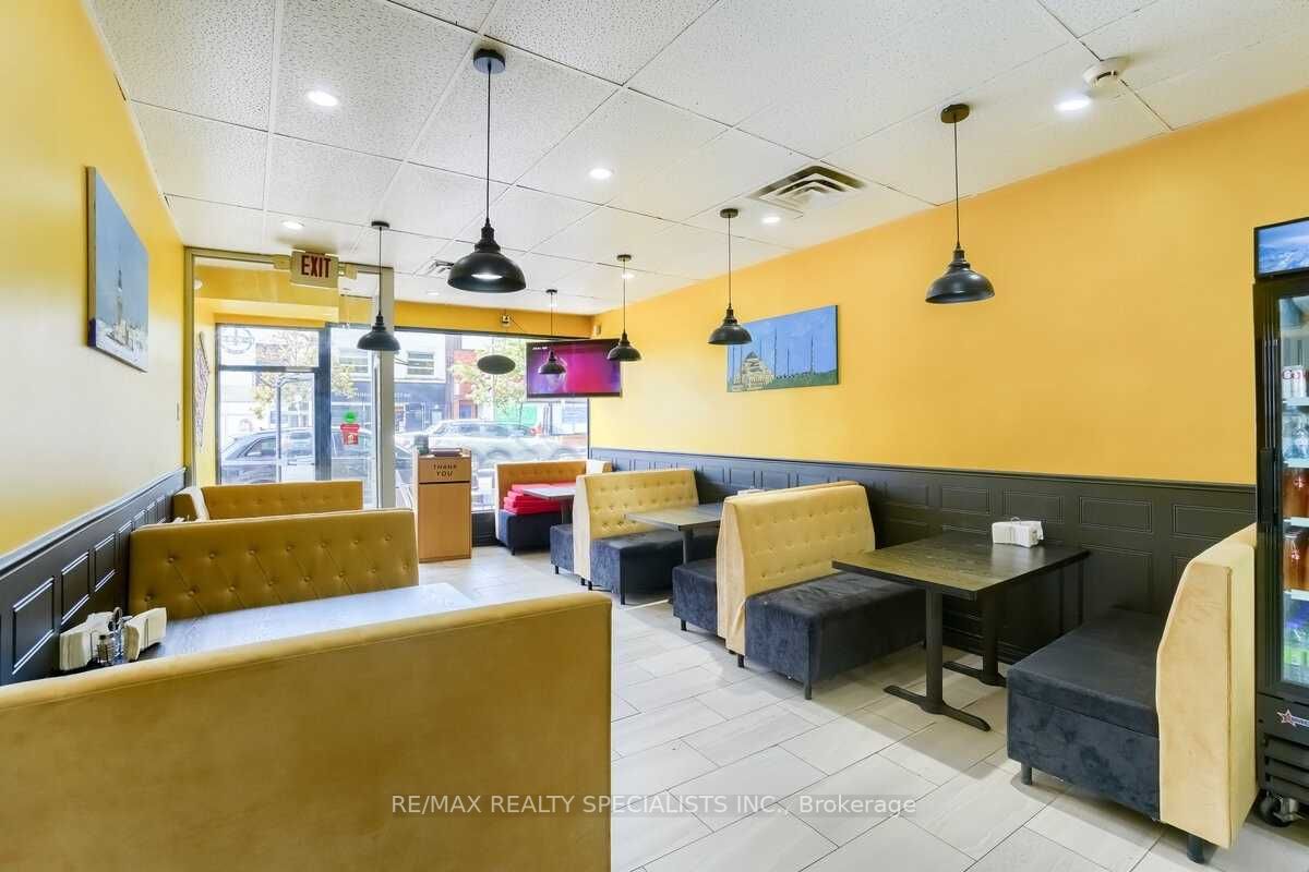 3421 Yonge St