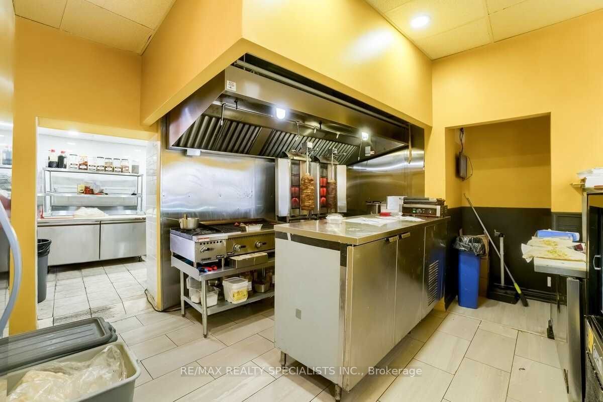 3421 Yonge St