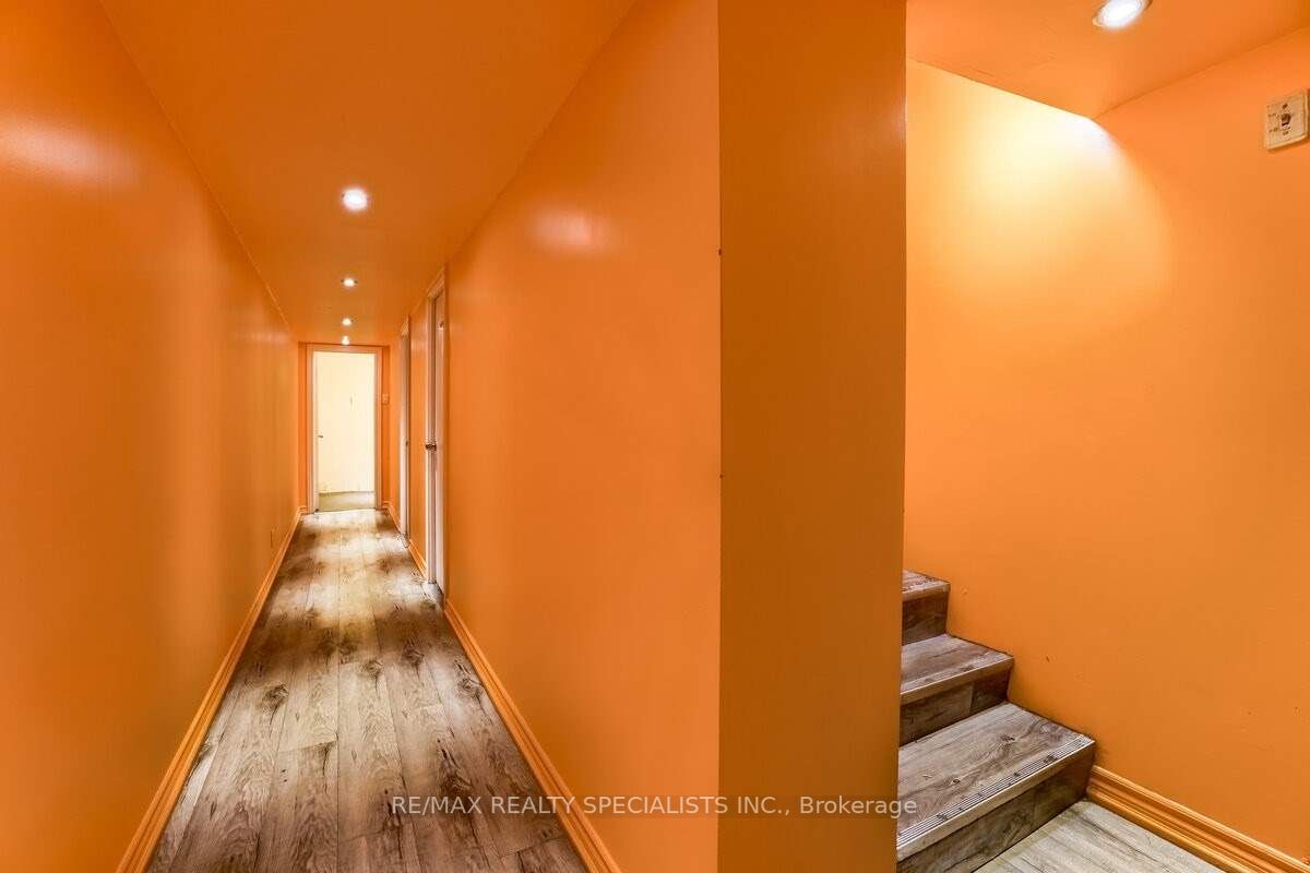 3421 Yonge St
