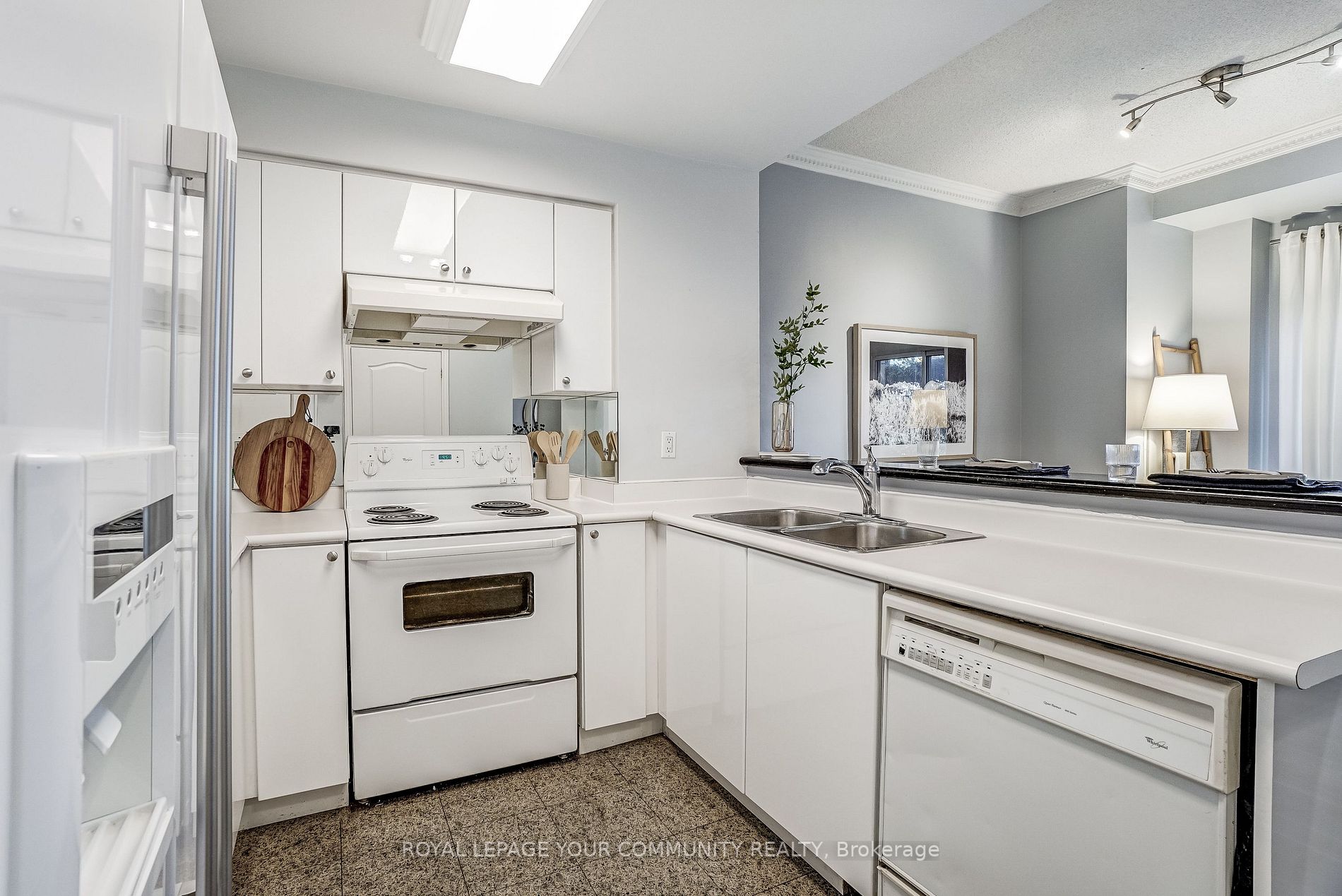 800 Spadina Rd, #101