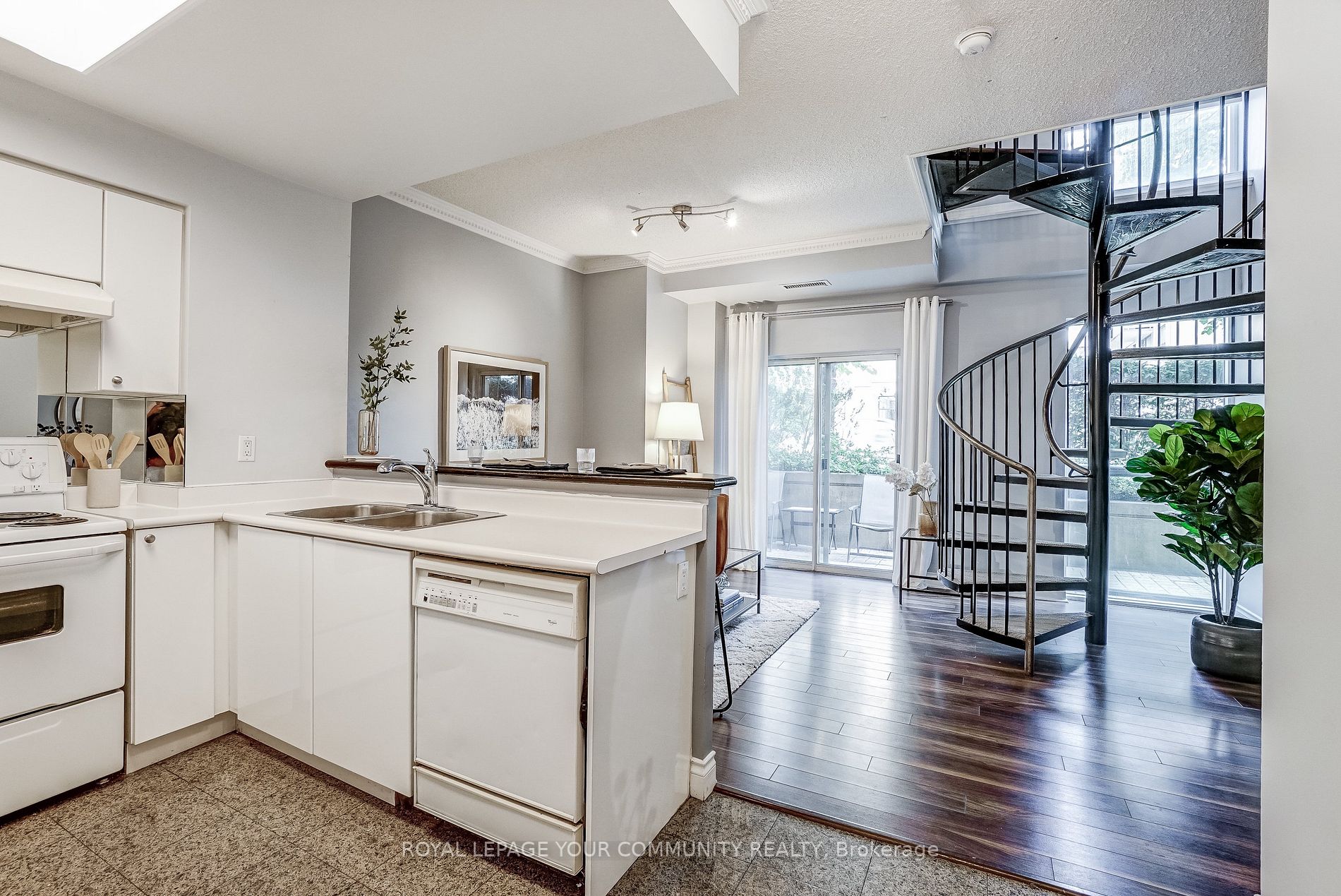 800 Spadina Rd, #101