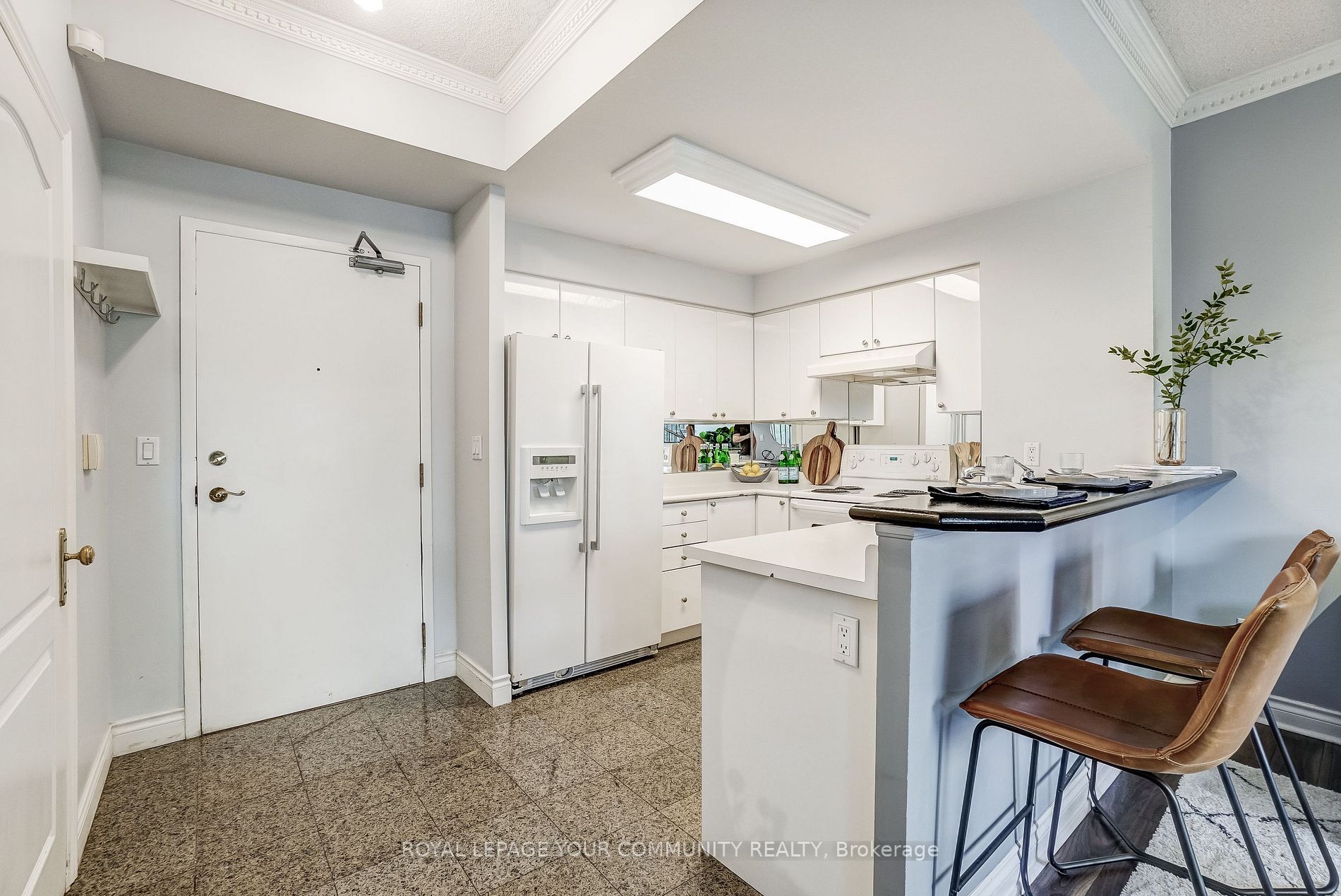800 Spadina Rd, #101