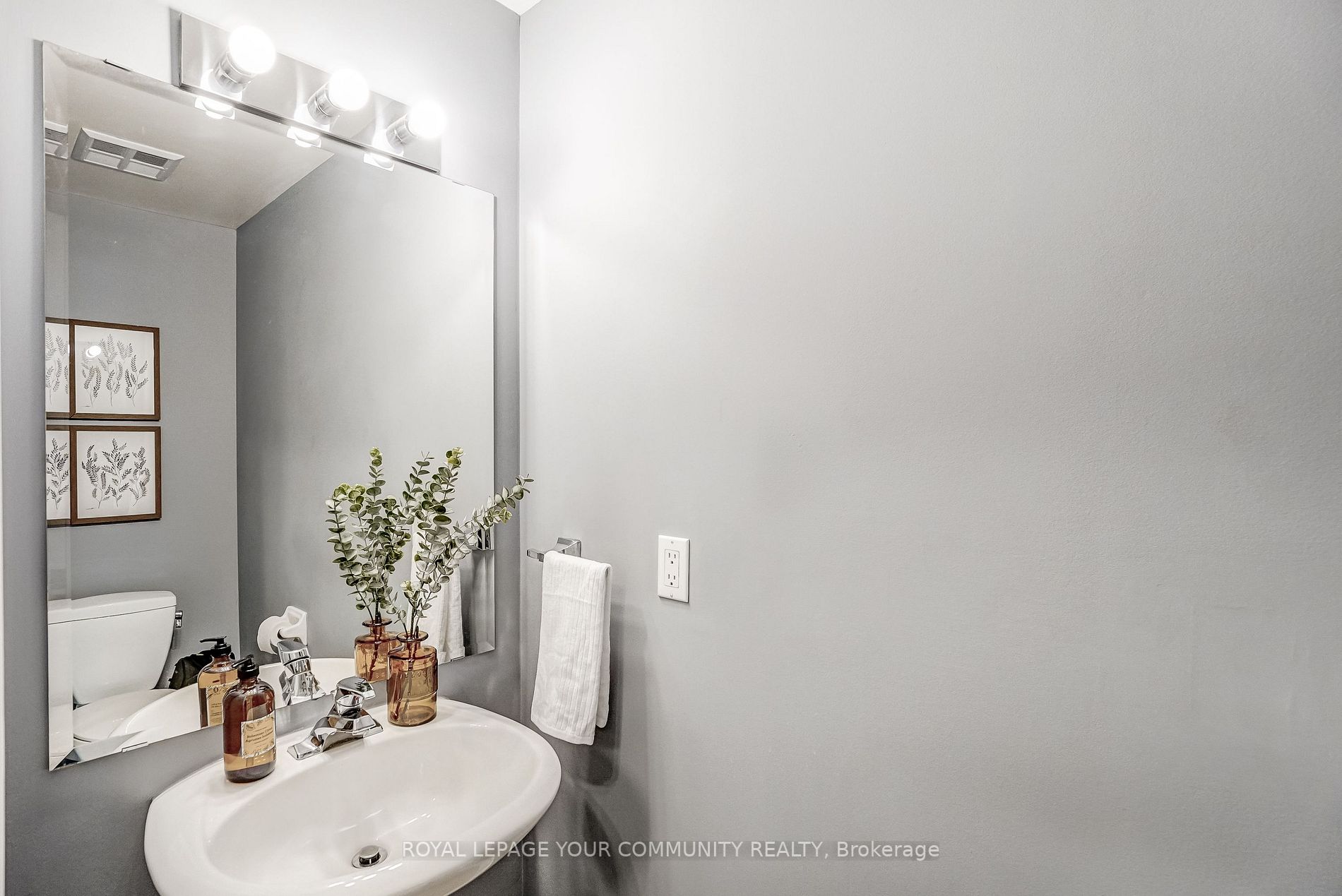 800 Spadina Rd, #101