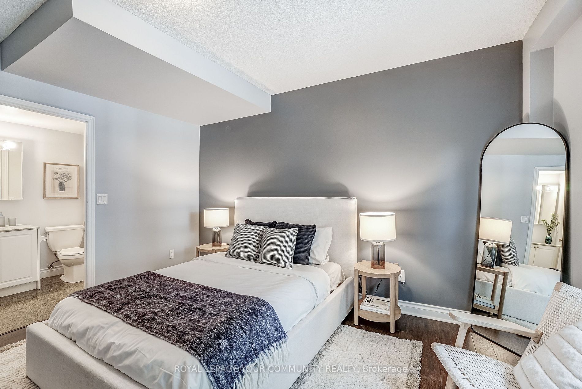 800 Spadina Rd, #101