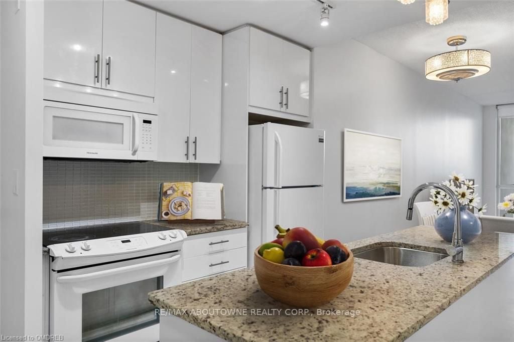 70 Forest Manor Rd, #207