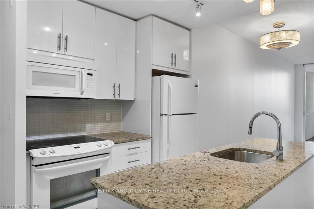 70 Forest Manor Rd, #207