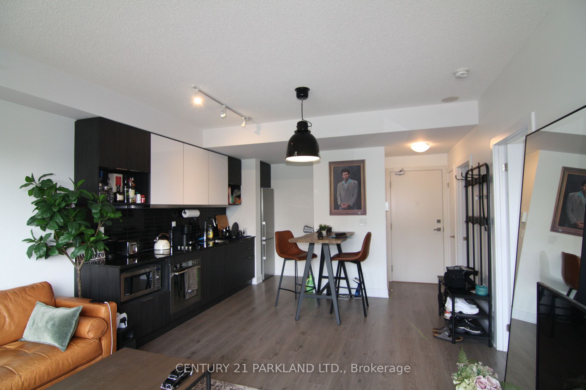 99 The Donway Rd W, #210