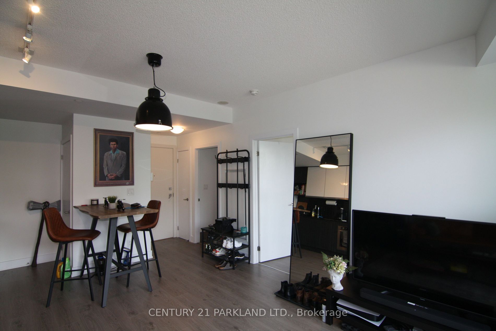 99 The Donway Rd W, #210