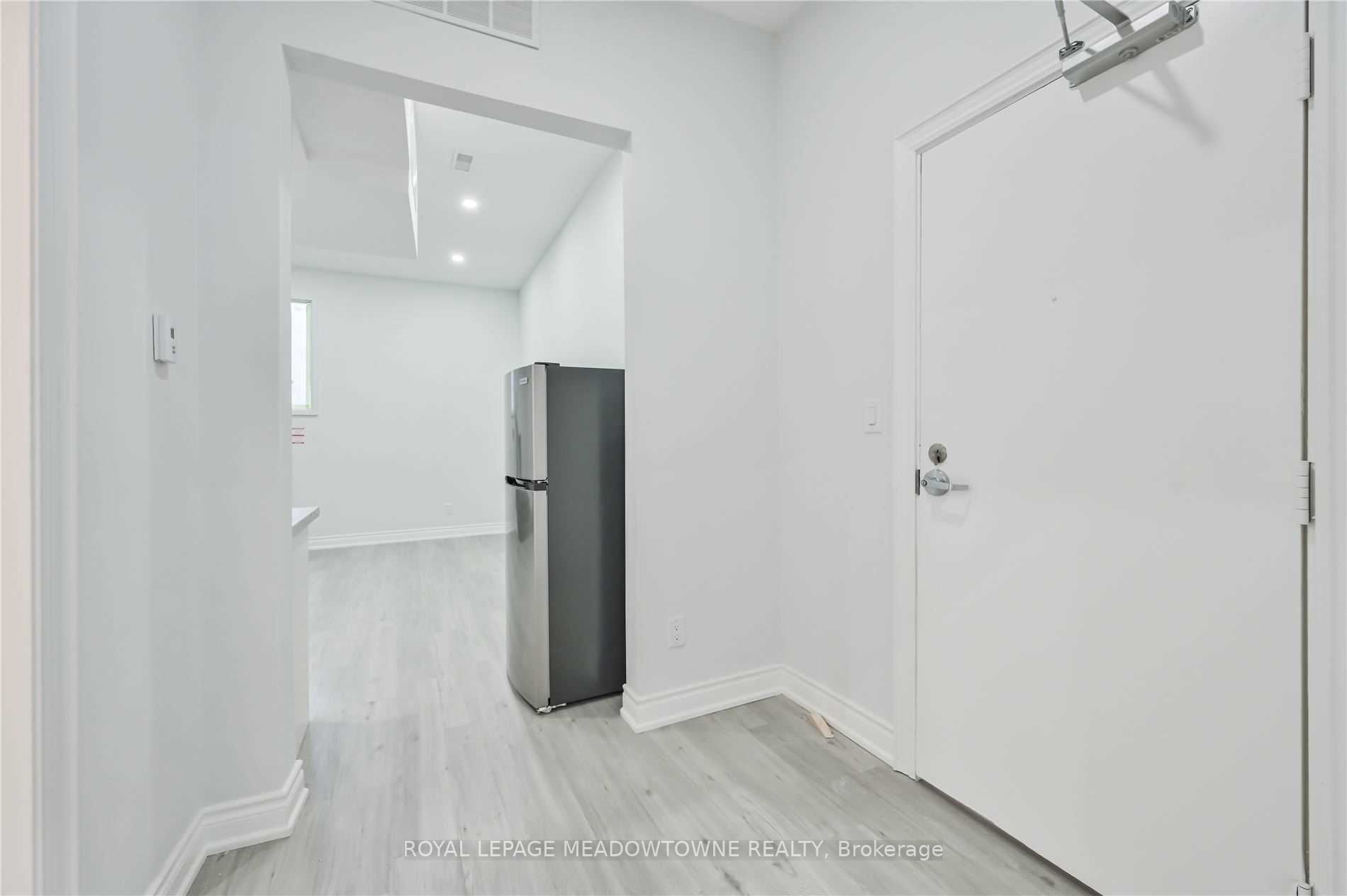 414 Dundas St E