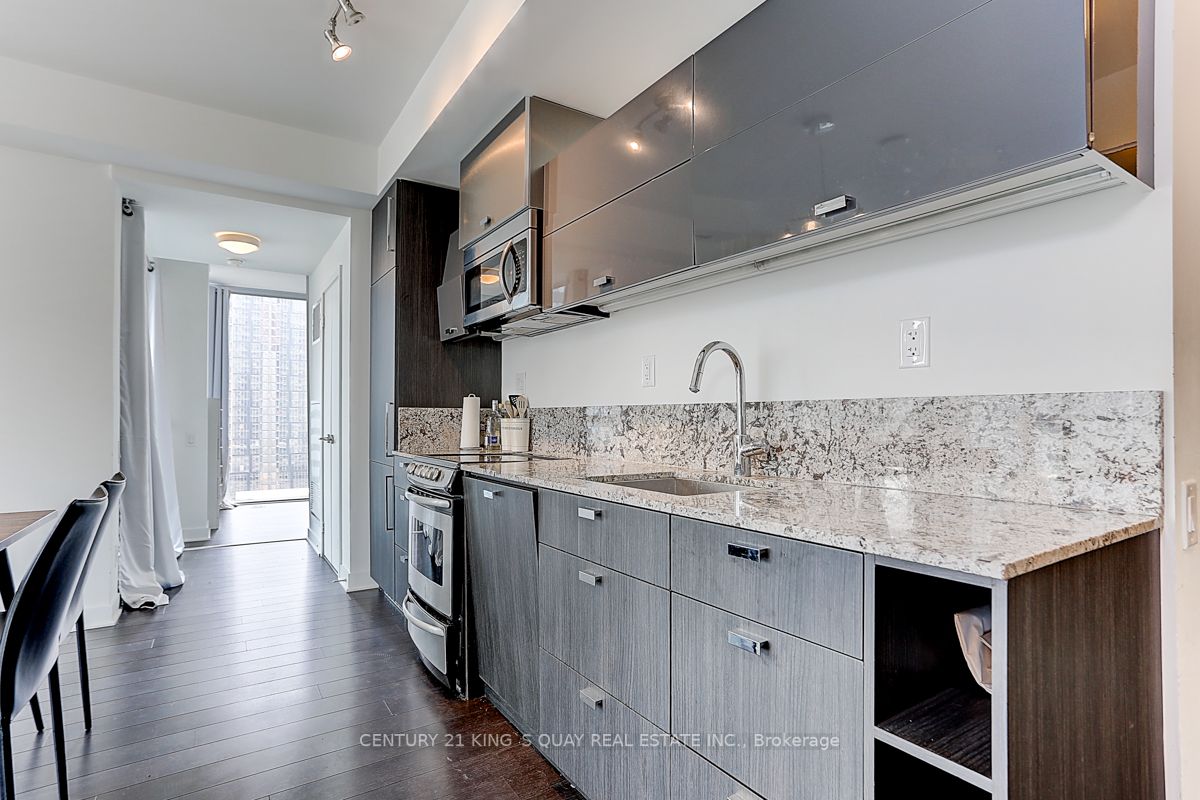 290 Adelaide Street W, #1810