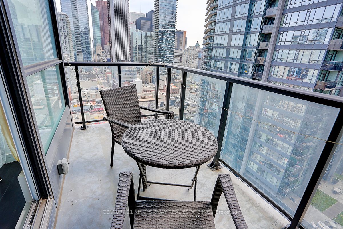290 Adelaide Street W, #1810