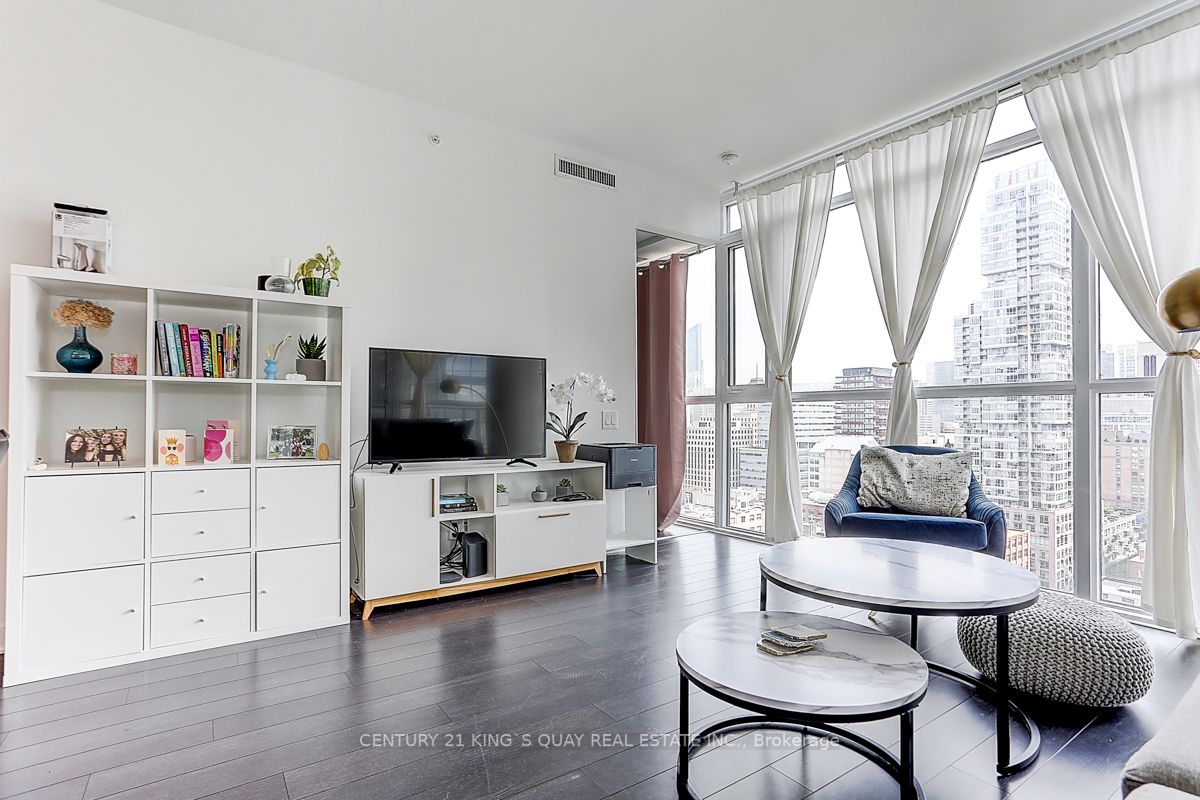 290 Adelaide Street W, #1810