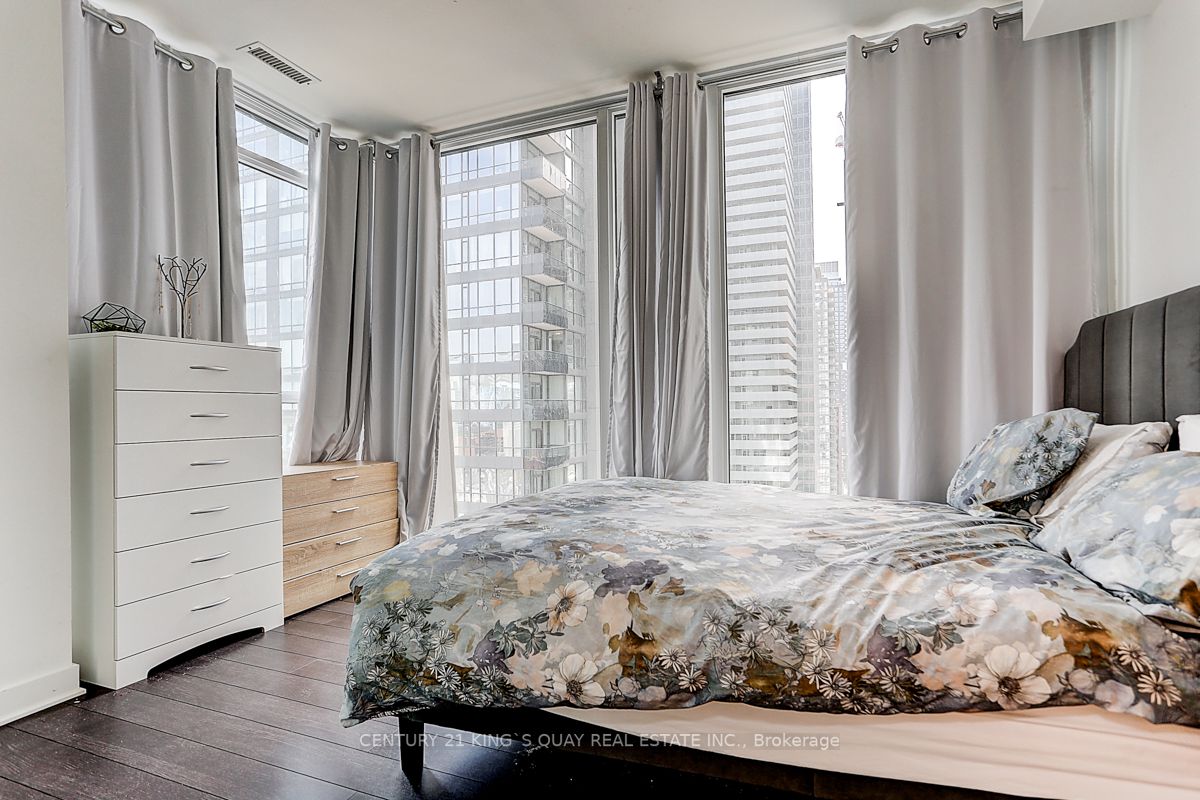 290 Adelaide Street W, #1810