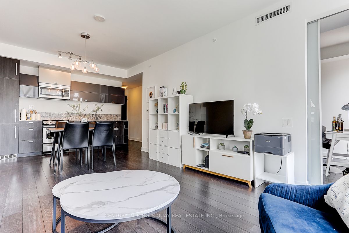 290 Adelaide Street W, #1810