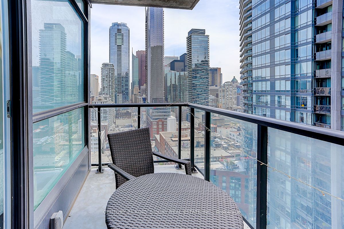 290 Adelaide Street W, #1810