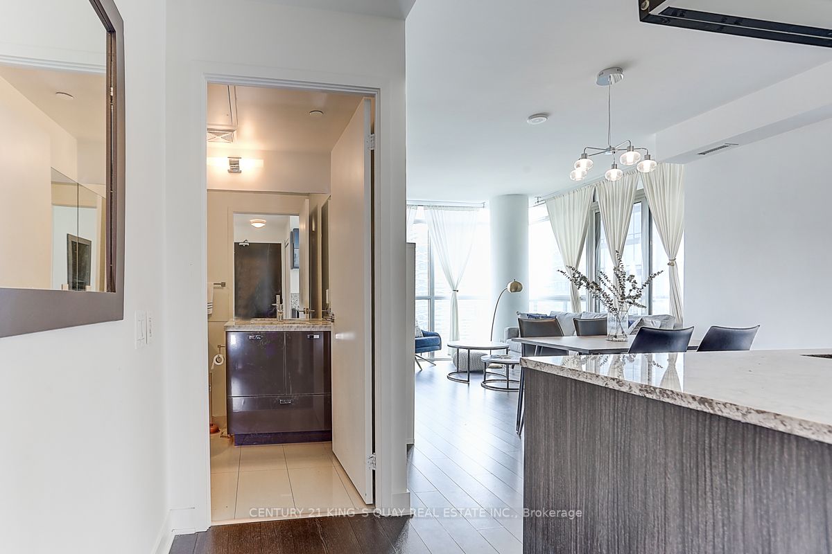 290 Adelaide Street W, #1810