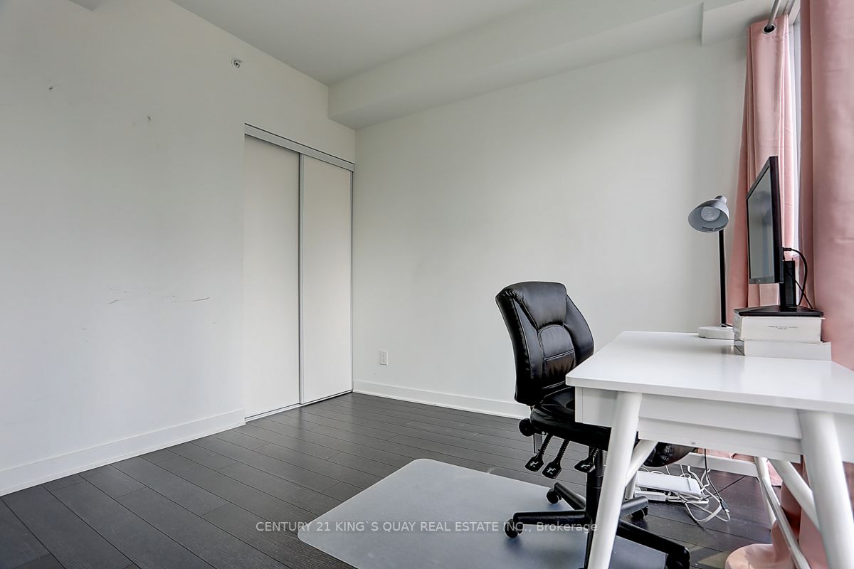 290 Adelaide Street W, #1810