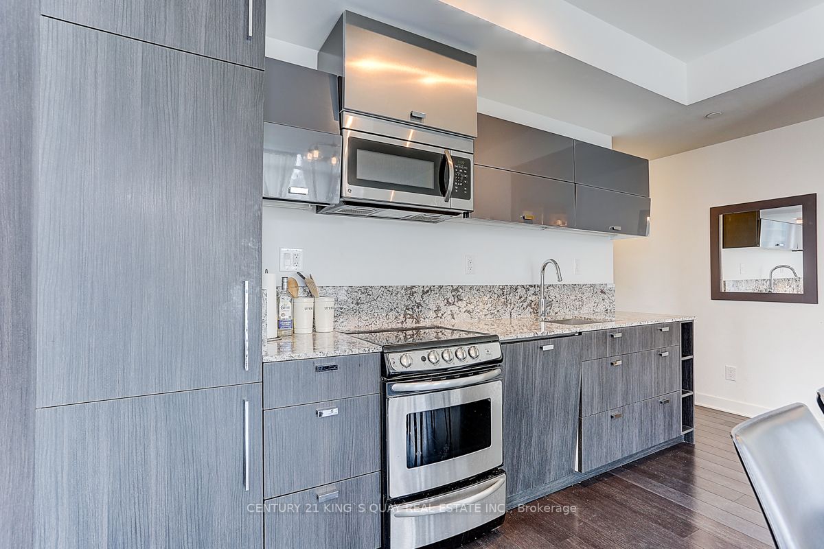 290 Adelaide Street W, #1810